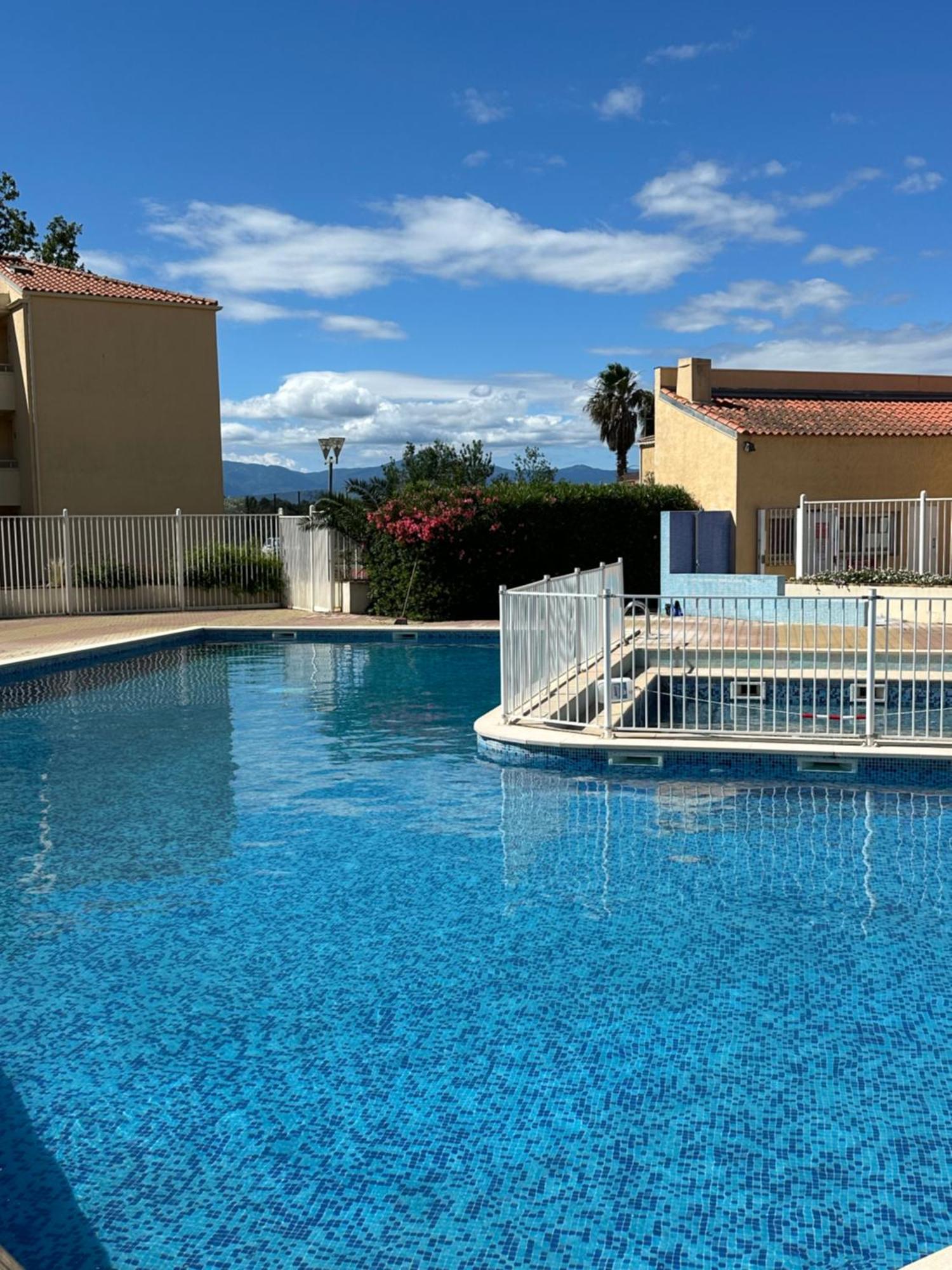 T2 Rdc A Canet En Roussillon Europa 4 Pers ,Piscine,Clim, Tennis, Parking Bagian luar foto